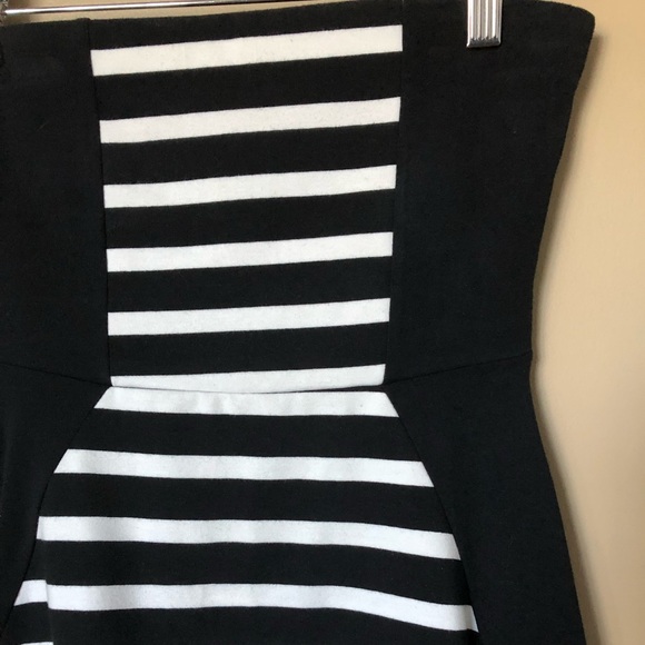 {Express} Strapless Black White Stripe Flare Dress - Picture 4 of 7